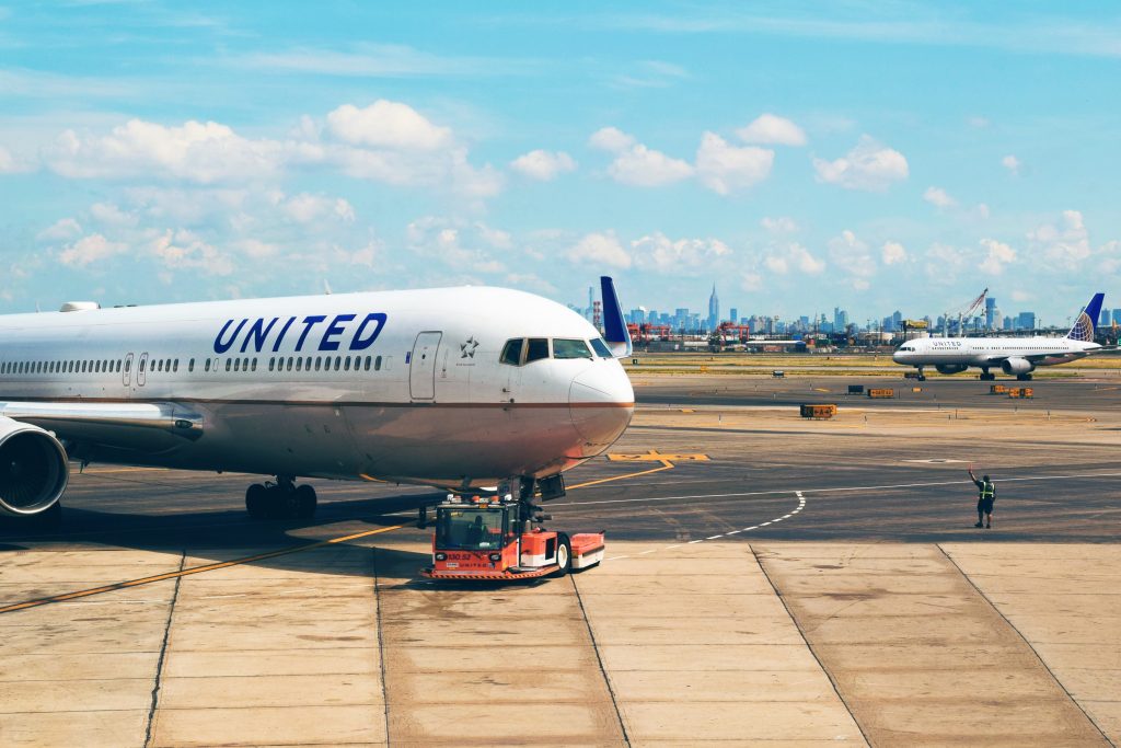 United Airlines Wrestles with Pilots Skipping the Captain’s Chair