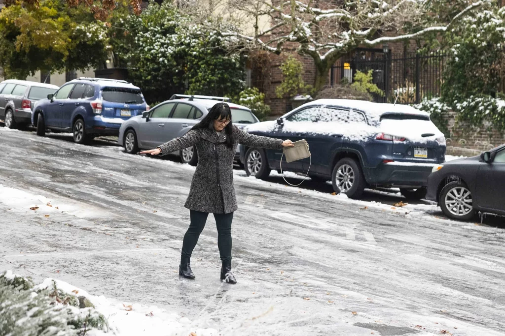 Washington’s Winter Double Trouble: Ice in Seattle, Breezes in D.C.!