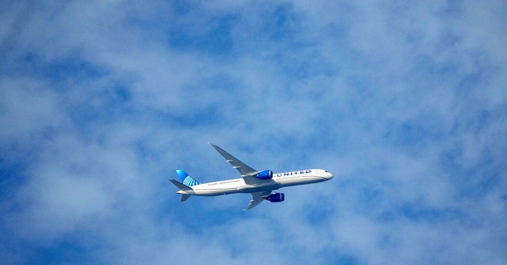 United Airlines Flight Experiences Severe Turbulence, Injuring 38