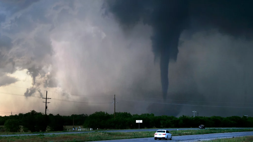 Violent Night Ahead: Tornadoes and Damaging Winds Could Rock Central Texas