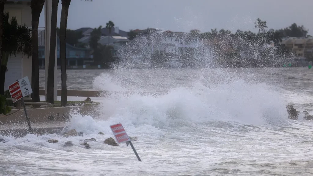 Chicago Windstorm Alert: Dangerous 50 MPH Gusts Expected Today