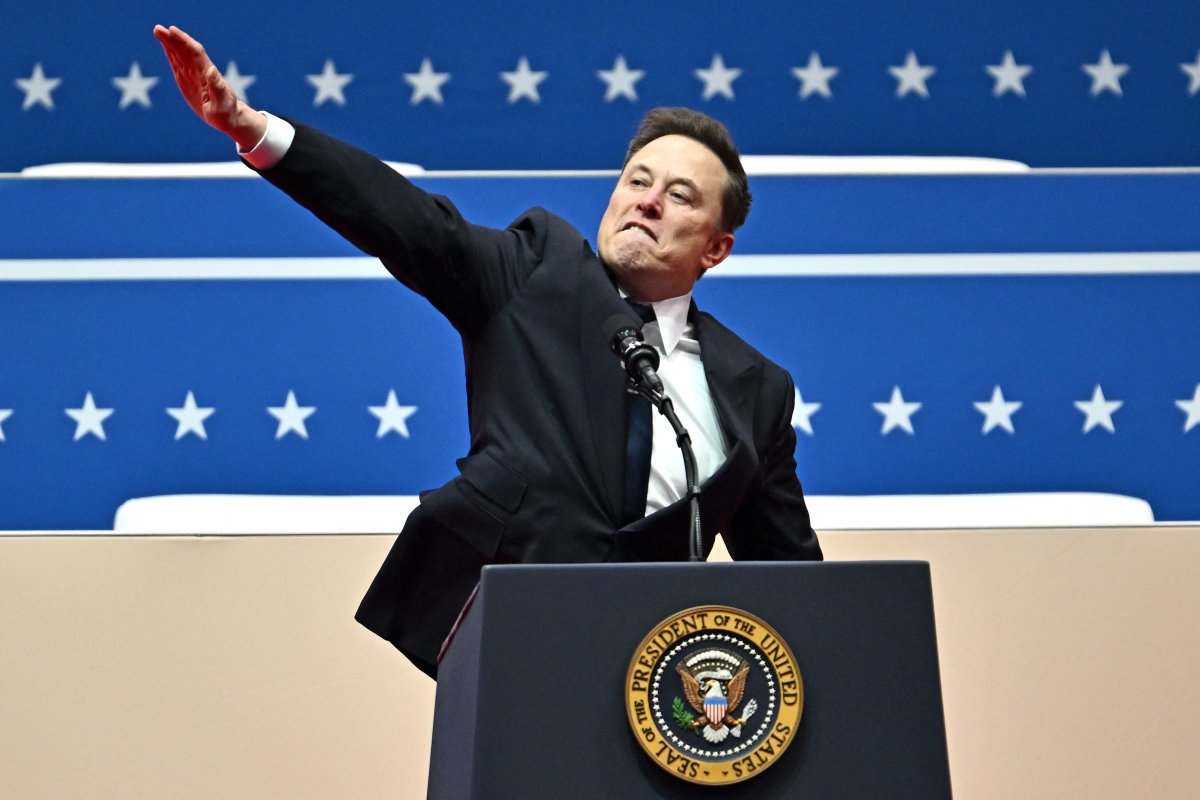 Catholic Priest Sparks Outrage by Imitating Elon Musk’s Salute at Pro-Life Summit