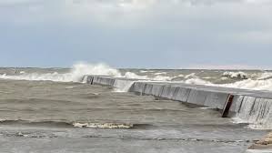 Hazardous Winds Ahead: Lake Huron Gale Watch in Effect Until Monday Night