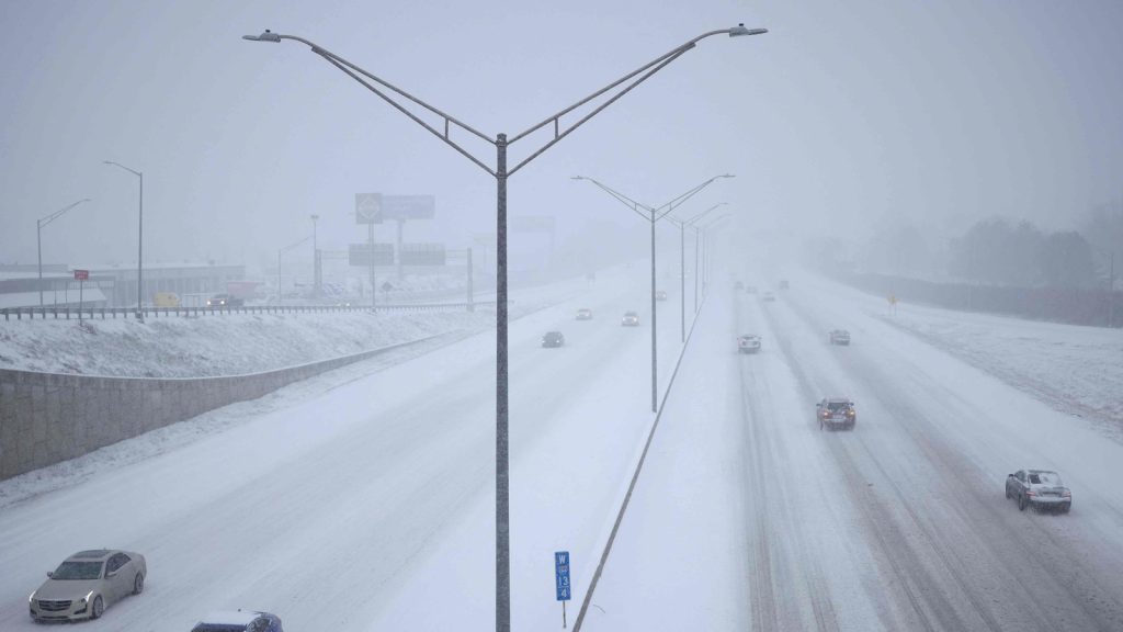 Winter Storm Warning: Dangerous Roads Expected as Heavy Snow Moves In!