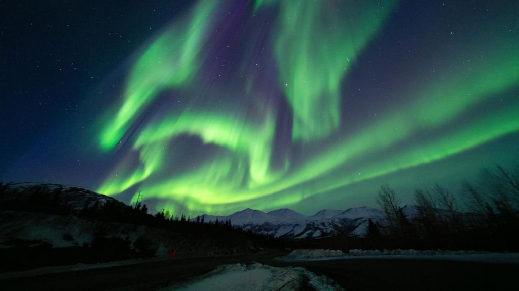 Surprising Winter Twist: Warmer Weather & Spectacular Northern Lights Heading for Alaska!