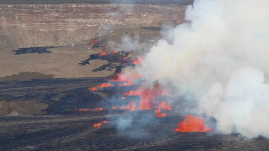 Storms Brewing Over Hawaii? Unstable Weather and Volcanic Warnings Could Disrupt Your Weekend Plans!