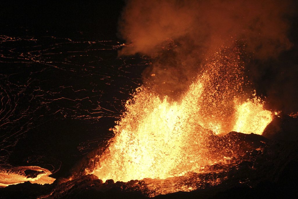 Hawaii’s Kilauea Volcano Erupts with Massive Lava Fountains: You Won’t Believe the Footage!