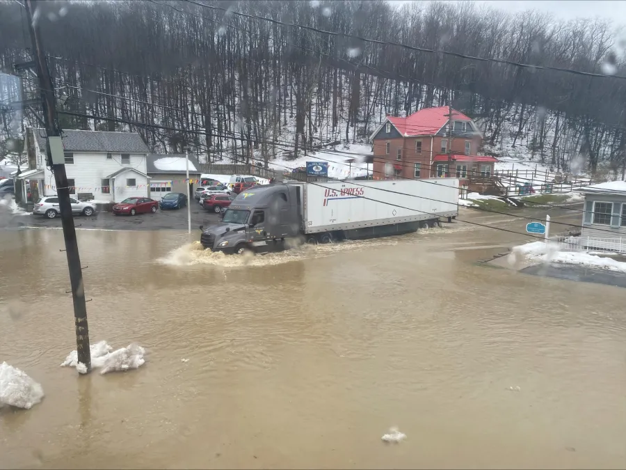 West Virginia on Flood Alert: Ice Jams and Rising Rivers Threaten Preston and Tucker Counties