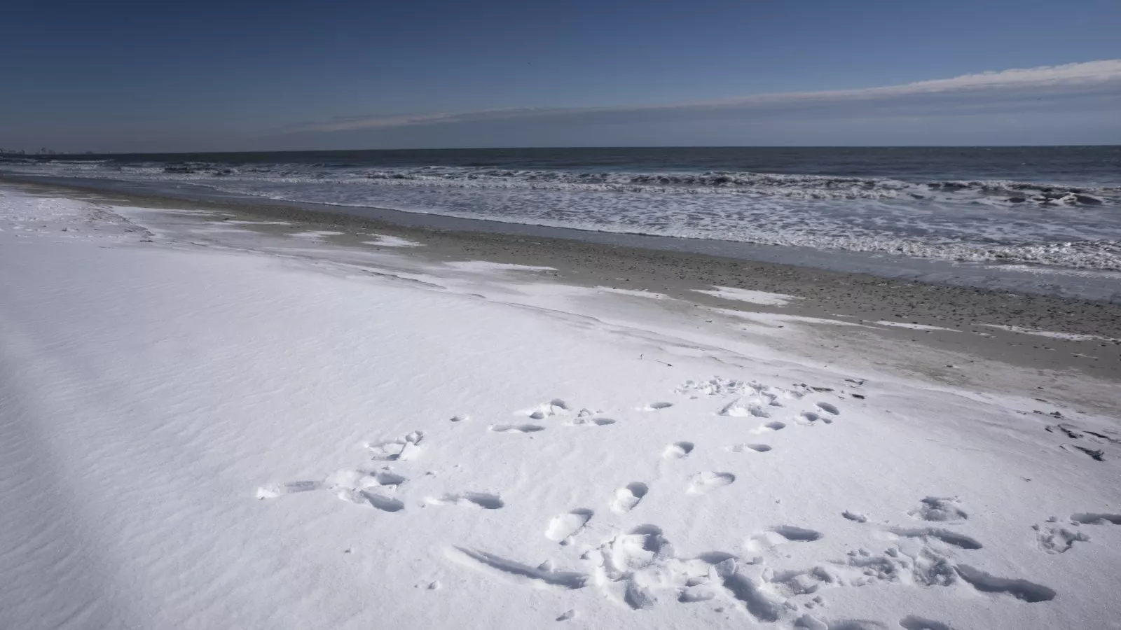 Watch: Snow Covers the Beach in Rare Event - It’s a Must-See!