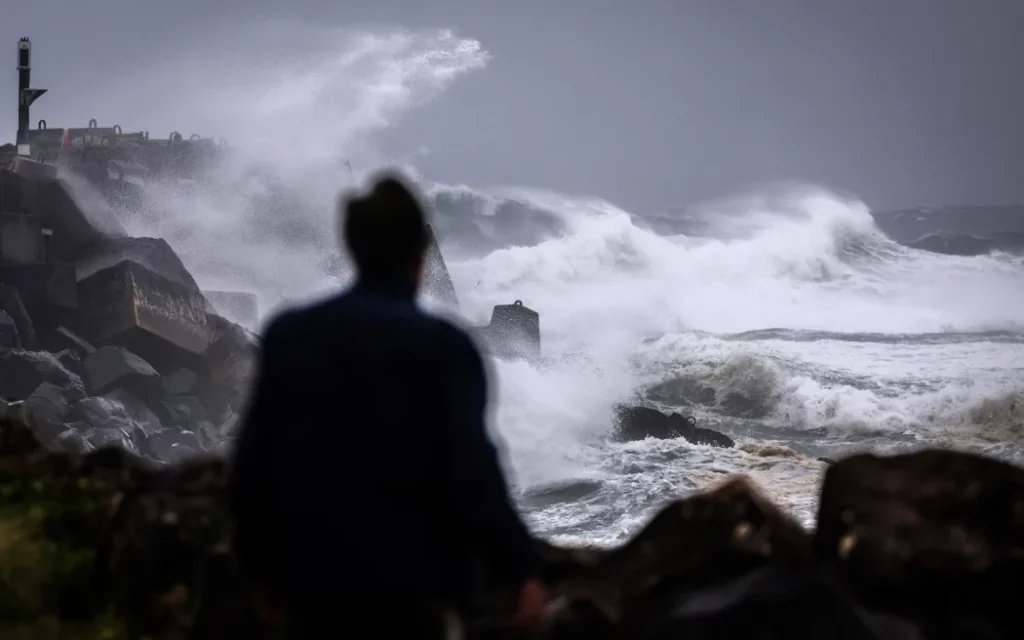 Australia Under Siege: Cyclone Alfred’s Massive Storm Threatens Widespread Chaos – Must-Read Update!