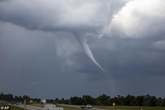 Florida’s Worst Storm of the Year: Tornadoes, Flash Floods, and Power Outages Expected!