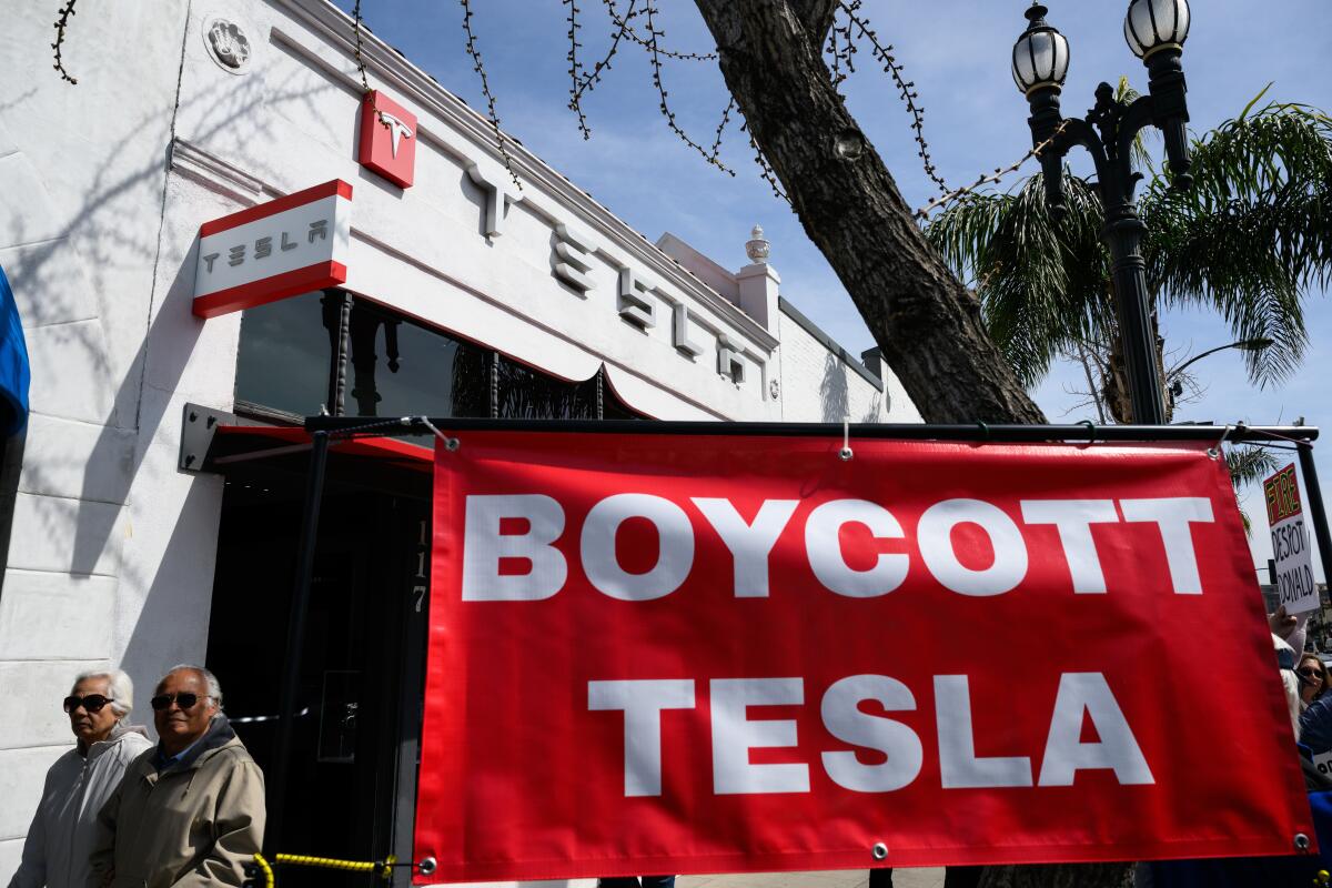 Elon Musk to Tesla Employees: ‘Hold On to Your Stock’ Amid Protests and Uncertainty