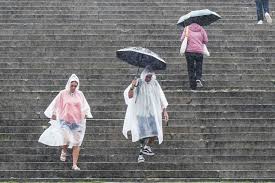 From Jackets to Umbrellas: Philly’s Wild Weather Swings Ahead!